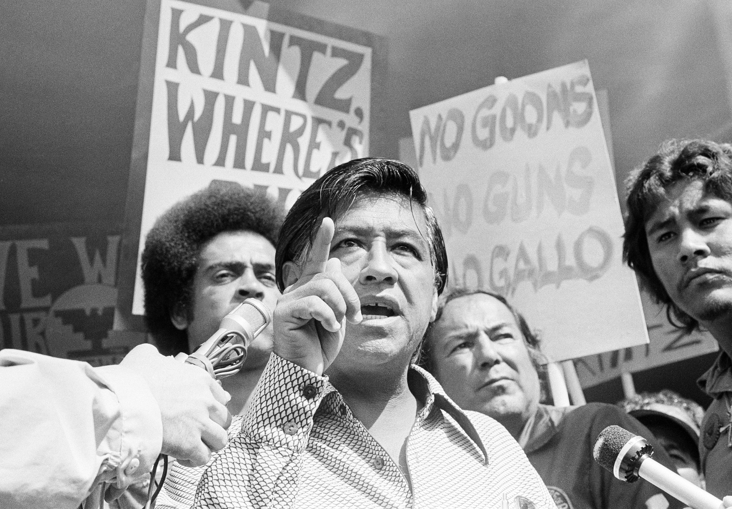 César Chávez/When the Archive Breaks. The Fall of a Chicano Hero